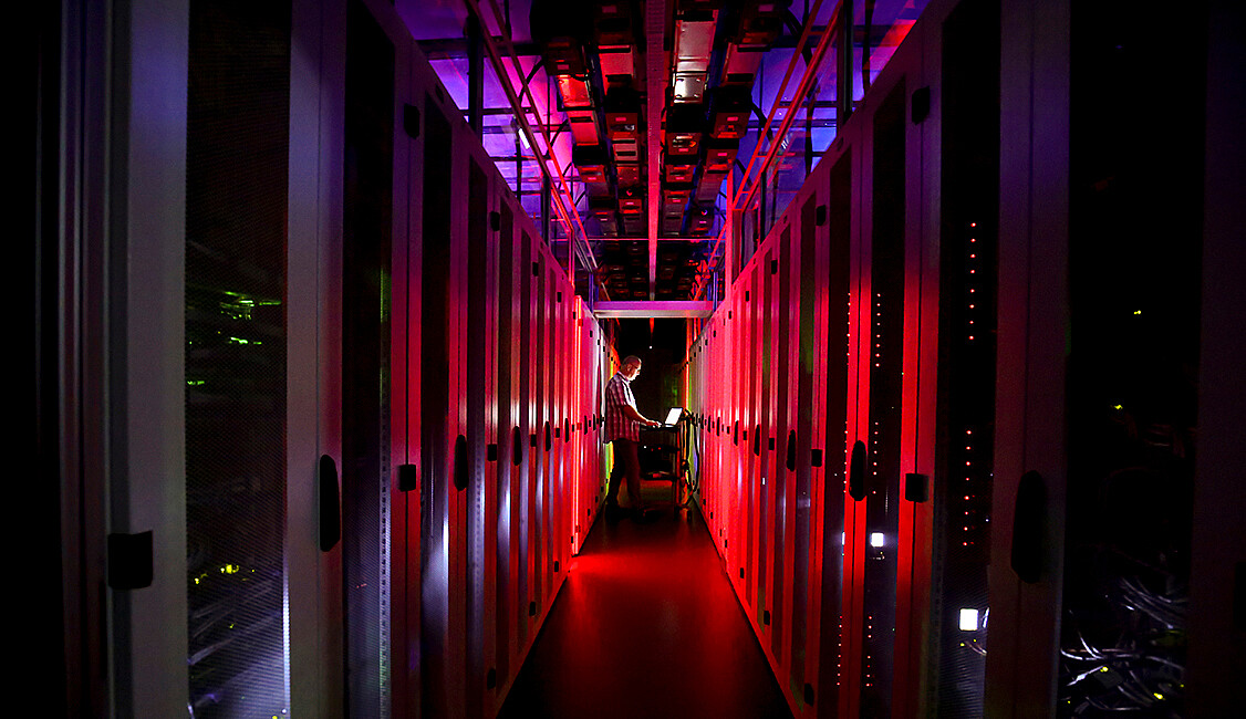 Warm aisles enclosure in a data centre
